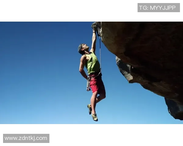 重庆城市马拉松评析:攀岩队展现力量与毅力的精彩瞬间 重庆城市马拉松评析:攀岩队展现力量与毅力的精彩瞬间